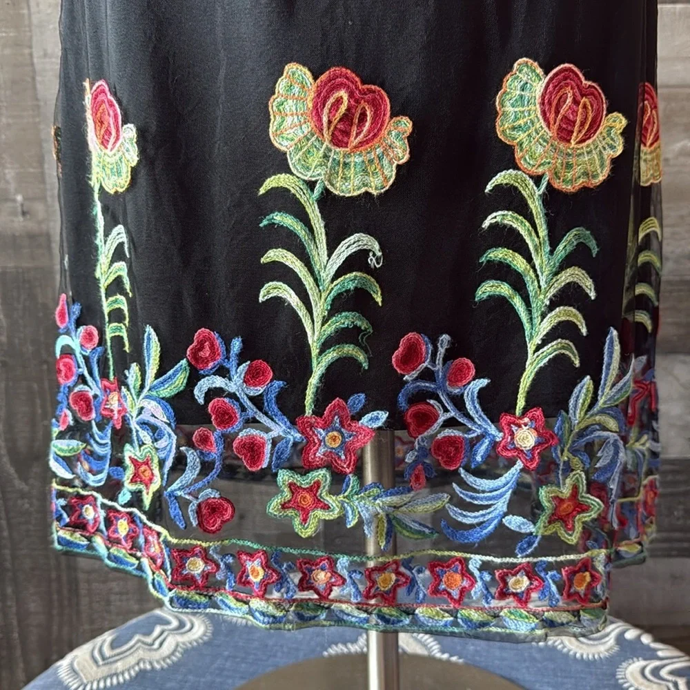 Floral embroidered black midi skirt medium fiesta festival resortwear party